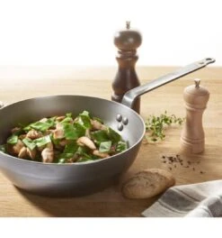 DeBuyer Mineral B Element Hapjespan - Ø 28 Cm -Kookpot Serie Winkel 1122x1200