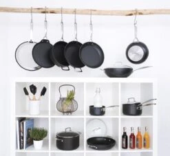 Le Creuset Steelpan - 2 Schenktuiten - Les Forgées TNS - ø 16 Cm / 1.6 Liter 8 Le Creuset Steelpan - 2 Schenktuiten - Les Forgées TNS - ø 16 Cm / 1.6 Liter -Kookpot Serie Winkel 1200x1103