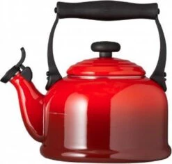 Le Creuset Tradition Fluitketel - 2.1 L - Kersenrood 9 Le Creuset Tradition Fluitketel - 2.1 L - Kersenrood -Kookpot Serie Winkel 1200x1145 3