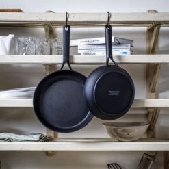 KitchenAid Classic Aluminium Koekenpannenset 2-delig ø24+28cm - Zwart - Inductie 20 KitchenAid Classic Aluminium Koekenpannenset 2-delig ø24+28cm - Zwart - Inductie -Kookpot Serie Winkel 1200x1199 9