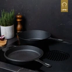 Chefarone Gietijzeren Pan - 2-in-1 Braadpan Inclusief Deksel - Geschikt Voor Alle Warmtebronnen -Kookpot Serie Winkel 1200x1200 1396