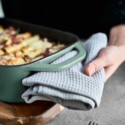 Springlane Gietijzer Ovenschaal Mint - 39,2 X 21,2 Cm, 4 L 18 Springlane Gietijzer Ovenschaal Mint - 39,2 X 21,2 Cm, 4 L -Kookpot Serie Winkel 1200x1200 1562