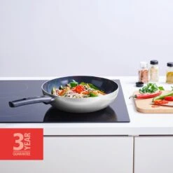 BRABANTIA INDU+ Wokpan - Keramische Antiaanbaklaag - Ø 28 Cm - Inductie - Pfas Vrij 15 BRABANTIA INDU+ Wokpan - Keramische Antiaanbaklaag - Ø 28 Cm - Inductie - Pfas Vrij -Kookpot Serie Winkel 1200x1200 259