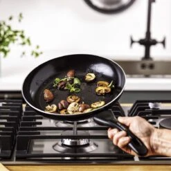 VitaVerde Expert Koekenpannenset Ø 24cm + Ø 28cm - Zwart - Inductie - PFAS-vrij 20 VitaVerde Expert Koekenpannenset Ø 24cm + Ø 28cm - Zwart - Inductie - PFAS-vrij -Kookpot Serie Winkel 1200x1200 86