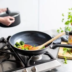 GreenPan Memphis Keramische Wokpan - Ø 28 Cm - PFAS-vrij 27 GreenPan Memphis Keramische Wokpan - Ø 28 Cm - PFAS-vrij -Kookpot Serie Winkel 1200x1200 959