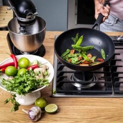 KitchenAid Classic Forged Aluminium Wok ø28cm - Zwart - Inductie - Anti-aanbak 25 KitchenAid Classic Forged Aluminium Wok ø28cm - Zwart - Inductie - Anti-aanbak -Kookpot Serie Winkel 1200x1200 982