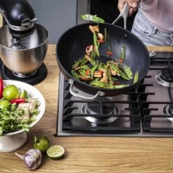 KitchenAid Hard Geanodiseerd Aluminium Wok ø30cm - Zwart - Inductie - Anti-aanbak -Kookpot Serie Winkel 1200x1200 996