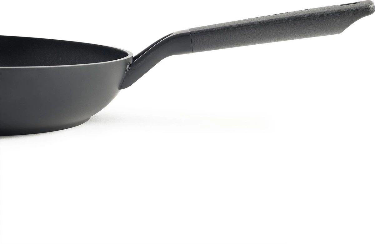 KitchenAid Classic Aluminium Koekenpannenset 2-delig ø24+28cm - Zwart - Inductie 13 KitchenAid Classic Aluminium Koekenpannenset 2-delig ø24+28cm - Zwart - Inductie - Afbeelding 11