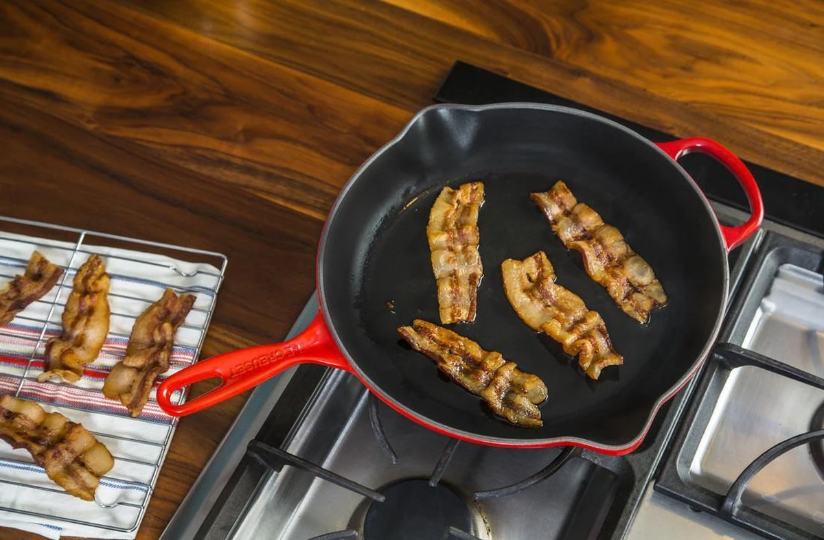 Le Creuset - Gietijzeren Ronde Skillet In Kersenrood 23cm 7 Le Creuset - Gietijzeren Ronde Skillet In Kersenrood 23cm - Afbeelding 5