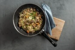 Sola Hapjespan Stonehenge - Ø 28 Cm - Zwart/wit - Aluminium - Antiaanbaklaag 13 Sola Hapjespan Stonehenge - Ø 28 Cm - Zwart/wit - Aluminium - Antiaanbaklaag -Kookpot Serie Winkel 1200x799 123