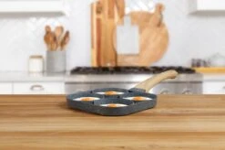 Magnani - Eierpan - 4 Bakplaten Van ⌀ 8 Cm - Voor Gas- En Elektrische Kookplaten - Aluminium - Houten Handvat - 38 X 18.7 X 2 Cm -Kookpot Serie Winkel 1200x799 52