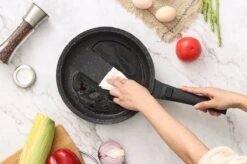 Swiss Pro+ | Set 14 Delige Pannenset | Inductie - Pannensets - Glazen Deksel - Met Afneembare Handgreep - Marmeren Interieur -PFAS-vrij | Black (Zwart) 18 Swiss Pro+ | Set 14 Delige Pannenset | Inductie - Pannensets - Glazen Deksel - Met Afneembare Handgreep - Marmeren Interieur -PFAS-vrij | Black (Zwart) -Kookpot Serie Winkel 1200x799 71