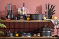 Swiss Pro+ - SWP41D22 - Pannenset 41 Delig - Foodprocessor - Messenblok 8 Delig - Kookgerei Set Met Houder 7 Delig - Starters Pakket - 2022 Serie - Limited Edition -uitzet 16 Swiss Pro+ - SWP41D22 - Pannenset 41 Delig - Foodprocessor - Messenblok 8 Delig - Kookgerei Set Met Houder 7 Delig - Starters Pakket - 2022 Serie - Limited Edition -uitzet -Kookpot Serie Winkel 1200x799 89