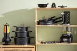 Swiss Pro+ - SWP41D22 - Pannenset 41 Delig - Foodprocessor - Messenblok 8 Delig - Kookgerei Set Met Houder 7 Delig - Starters Pakket - 2022 Serie - Limited Edition -uitzet 17 Swiss Pro+ - SWP41D22 - Pannenset 41 Delig - Foodprocessor - Messenblok 8 Delig - Kookgerei Set Met Houder 7 Delig - Starters Pakket - 2022 Serie - Limited Edition -uitzet -Kookpot Serie Winkel 1200x799 90