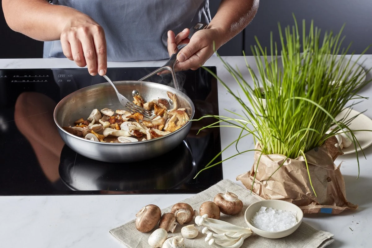 Demeyere Essential 5 RVS Koekenpan – Koekenpan Inductie - 24 Cm – PTFE-vrij 6 Demeyere Essential 5 RVS Koekenpan – Koekenpan Inductie - 24 Cm – PTFE-vrij - Afbeelding 4