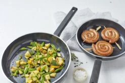 Demeyere Alu Comfort 3 Koekenpan – Keramische Antikleeflaag – Koekenpan Inductie – Ceraforce (PTFE-vrij) - Pannen Set 24 Cm + 28 Cm 11 Demeyere Alu Comfort 3 Koekenpan – Keramische Antikleeflaag – Koekenpan Inductie – Ceraforce (PTFE-vrij) - Pannen Set 24 Cm + 28 Cm -Kookpot Serie Winkel 1200x800 158