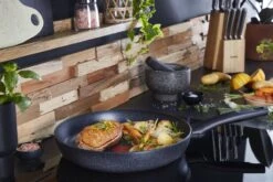 Tefal Black Stone Koekenpan - Ø 28 Cm -Kookpot Serie Winkel 1200x801 10