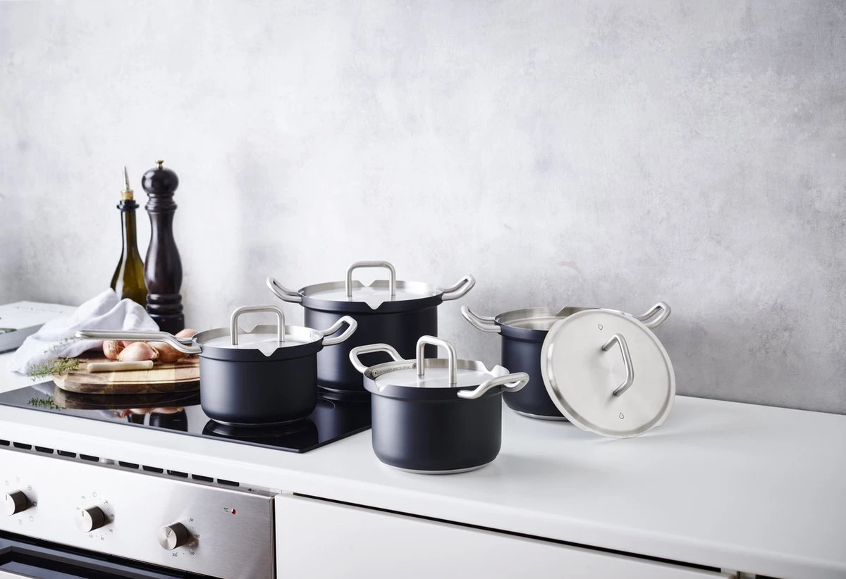 BK Q-linair Master Black Kookpannenset - 4-delig - Veilig Afgietsysteem - Inductie 4 BK Q-linair Master Black Kookpannenset - 4-delig - Veilig Afgietsysteem - Inductie - Afbeelding 2