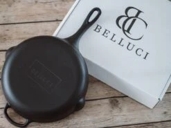 Belluci - Ø26cm - Koekenpan - Skillet + Deksel Geëmailleerde Gietijzeren Pan Voor BBQ En Inductie Incl. Accessoires - Hapjespan - Braadpan 13 Belluci - Ø26cm - Koekenpan - Skillet + Deksel Geëmailleerde Gietijzeren Pan Voor BBQ En Inductie Incl. Accessoires - Hapjespan - Braadpan -Kookpot Serie Winkel 1200x899 36