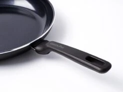 GreenPan Memphis Koekenpannenset - 3-delig - Zwart - Inductie - PFAS-vrij 25 GreenPan Memphis Koekenpannenset - 3-delig - Zwart - Inductie - PFAS-vrij -Kookpot Serie Winkel 1200x900 27