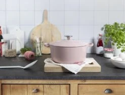 BK Bourgogne Braadpan Ø 24 Cm - Roze - Gietijzer - Inductie -Kookpot Serie Winkel 1200x912 5