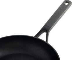 KitchenAid Classic Forged Aluminium Wok ø28cm - Zwart - Inductie - Anti-aanbak 20 KitchenAid Classic Forged Aluminium Wok ø28cm - Zwart - Inductie - Anti-aanbak -Kookpot Serie Winkel 1200x997 3