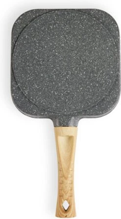 Magnani - Eierpan - 4 Bakplaten Van ⌀ 8 Cm - Voor Gas- En Elektrische Kookplaten - Aluminium - Houten Handvat - 38 X 18.7 X 2 Cm -Kookpot Serie Winkel 661x1200