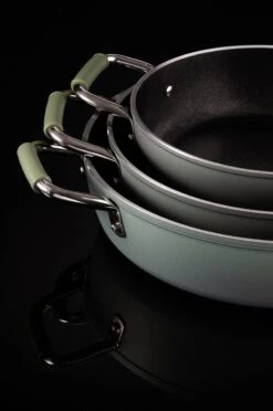Primecook - Braadpan / Hapjespan Met Deksel - Ø 28 Cm - PFAS-vrij - Inductie - Ecoshield -Kookpot Serie Winkel 797x1200