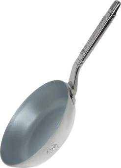 Saveur Selects Voyage Series - Triply RVS Koekenpan Inductie - 20cm - Anti Aanbak - Levenslange Garantie 12 Saveur Selects Voyage Series - Triply RVS Koekenpan Inductie - 20cm - Anti Aanbak - Levenslange Garantie -Kookpot Serie Winkel 869x1200