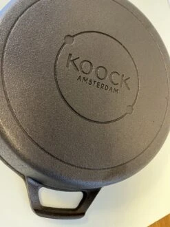 Koock Amsterdam® Skillet Gepolijst Gietijzer - 25cm - Koekenpan - Geschikt Voor Alle Warmtebronnen -Kookpot Serie Winkel 899x1200 7